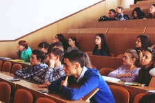Студенты на мероприятии в честь Всемирного дня Черного моря