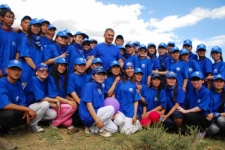 The President of the Russian Geographical Society Sergey Shoygu and the volunteers of «Kyzyl-Kuragino» expedition. Photo by the press-service of the Russian Geographical Society