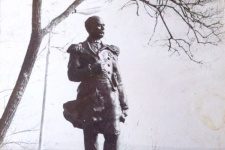 Открытие памятника из бетона Г.И. Невельскому в хабаровском парке ЦПКО в 1951-м году. Автор - хабаровский скульптор Леонид Бобровников.