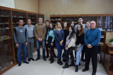Студенты-географы на экскурсии в Оренбургском региональном отделении РГО и Институте степи