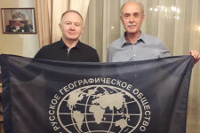 На фото руководитель Музея Александр Мандрыка и автор книги Илья Родимцев (справа) 