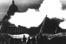 Отражение авианалёта на Ленинград возле Исаакиевского собора, 1941 год, Фото: wikipedia.org/"The Eastern Front in Photographs", John Erickson