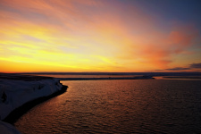 Рассвет на острове Вайгач. Фото: Александр Обоимов