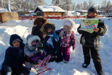 Наблюдать за погодой интереснее дружной компанией. Фото: Е. Чичахова Наблюдать за погодой интереснее дружной компанией. Фото Е.Чичаховой