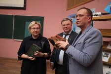 Светлана Нагаткина (директор Дворца книги), Игорь Егоров (председатель общественного координационного совета УОО РГО), Дмитрий Травкин (председатель УОО РГО). Автор фото: Владимир Ламзин.