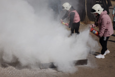 Тушение условного возгорания. Фото заповедника "Хакасский"