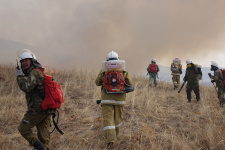 Сводный отряд Минприроды России на тушении пожара в Хакасии. Фото заповедника "Хакасский"