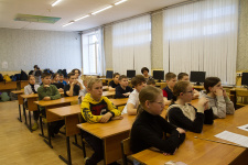 Учащиеся 6 класса на встрече с Кокоулиным Ю.В. Фото предоставлено Костромским отделением РГО