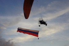 Полет с триколором в честь Дня России. Фото: Липецкое областное отделение РГО