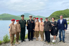 Участники акции передачи капсулы. Фото: Приморское отделение РГО