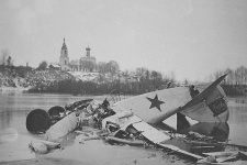 Самолёт Р-5, сбитый в 1941 гитлеровцами году у деревни Бужарово. Фото предоставлено Центром современной истории