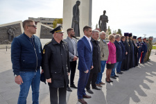 Возложение цветов к вечному огню Памятника 100-летию окончания Гражданской войны, фото Юрий Югансон