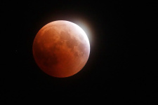 Лунное затмение над Оймяконом. Фото: С.Сивцев