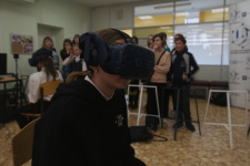 Просмотр VR-фильма. Фото: Клим Долгов.