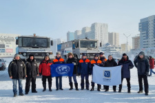 Экспедиция перед стартом на Комсомольской площади Якутска. Фото: Ю.Данилов