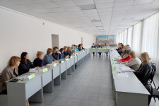 Заседание экспертного совета. Фото с сайта гимназии №3 В. Новгорода