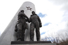 Памятник "Героям Алсиба". Фото: пресс-служба Правительства Магаданской области