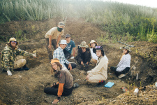Участники на раскопках. Фото: Михаил Денисов