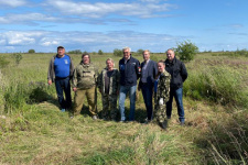 Губернатор Магаданской области с членами экспедиции. Фото: пресс-служба Правительства Магаданской области