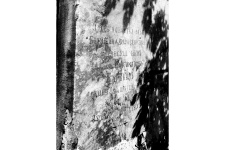 Надгробная плита с могилы И.А. Жарикова у краеведческого музея с. Хороль, 2012 г.