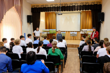 На лекциях с учёными. Фото: пресс-центр «Газпромнефть-Оренбурга»