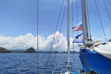 The island of Flores is directly ahead. Photos of the expedition participants
