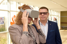 С.И.Рубцова в на VR-просмотре фильма РГО, фото: Ю.Югансон