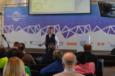 Капитан Константин Попов выступает в Новосибирске. Фото Екатерины Вронской