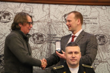 Вручение медали им. Н. Демме. Фото: Штаб-квартира РГО в Санкт-Петербурге