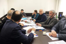 Руководство ДРО РГО и представитель АГиП ШАмиль Алиев (во главе стола). Фото представлено Дагестанским отделением РГО