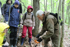 Активисты исследуют места пребывания воинских частей, фотоматериал Ольги Кондратьевой