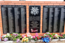 На плитах памятника записано почти 500 имён героев, фото Виктора Сызранцева