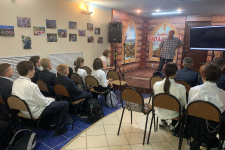 НЕурок географии проводит Александр Андреев, фото Любови Киреевой