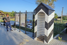 Обновлена уличная экспозиция, фото Бориса Тишулина