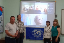 Участники телемоста, объединившего три отделения РГО на проекте «НЕурок географии». Фото: Татьяна Иванова