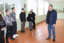 Алексей Марьин проводит экскурсию, фото Ольги Кондратьевой