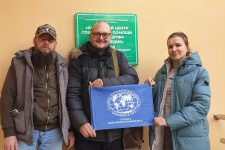 Руководитель предприятия "Ампермастер" Николай Иванович Пчёлкин, руководитель Службы радиообеспечения Эдуард Николаевич Прудкий и сотрудник Центра «Милосердие» Юлия Сергеевна Чайка.