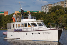 Экспедиционное судно "Сибирский исследователь" на фестивале. Фото: пресс-служба речного клуба "Остров"