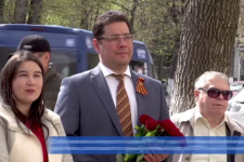 Салават Сагитов принял участие в церемонии возложения цветов к мемориальной доске, посвященной памяти 214-ой стрелковой дивизии