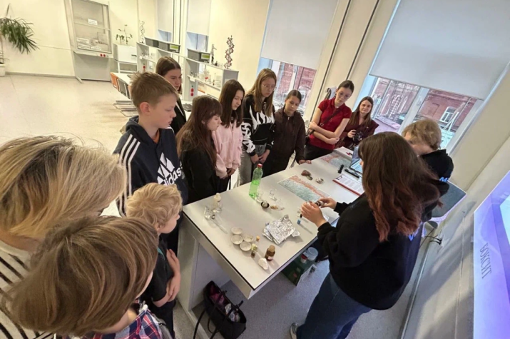 Мастер-класс "Химия в географии". Фото: пресс-служба УрГПУ