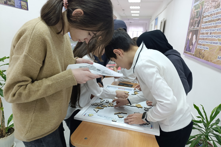 Для быстрой сборки надо сперва тщательно изучить карту. Фото: Дагестанское отделение РГО