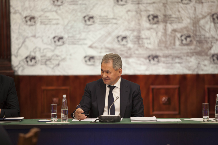 Президент Русского географического общества Сергей Шойгу на заседании попечительского совета РГО. Фото: пресс-служба РГО