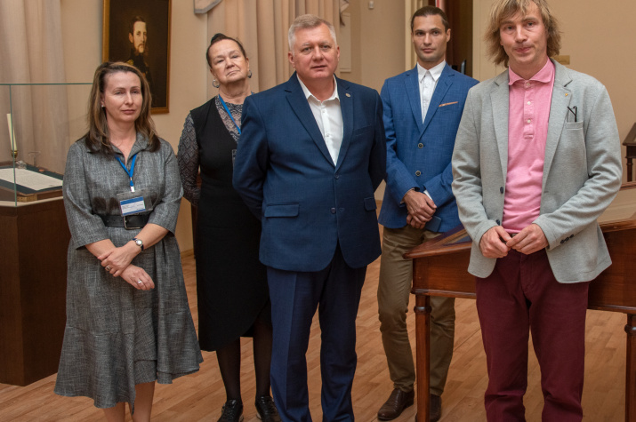 На открытии выставки реставрированных предметов и живописи из фондов РГО. Фото: Александр Филиппов