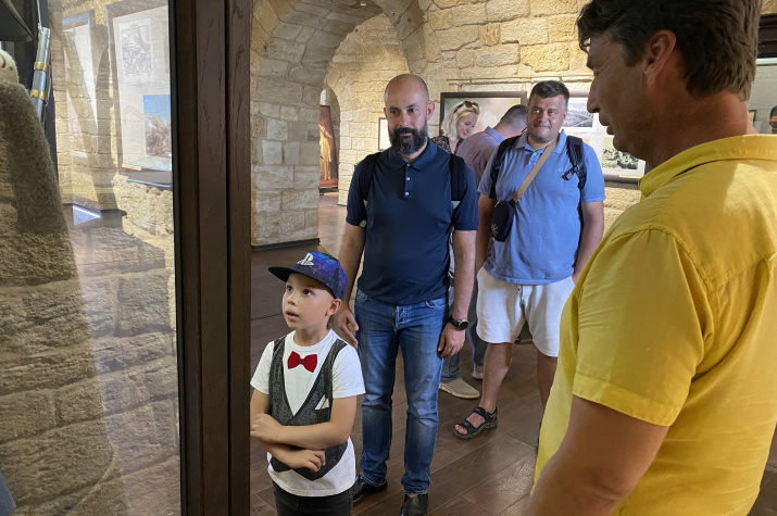 Экскурсия по экспозиции РГО, фото: пресс-служба СГО РГО