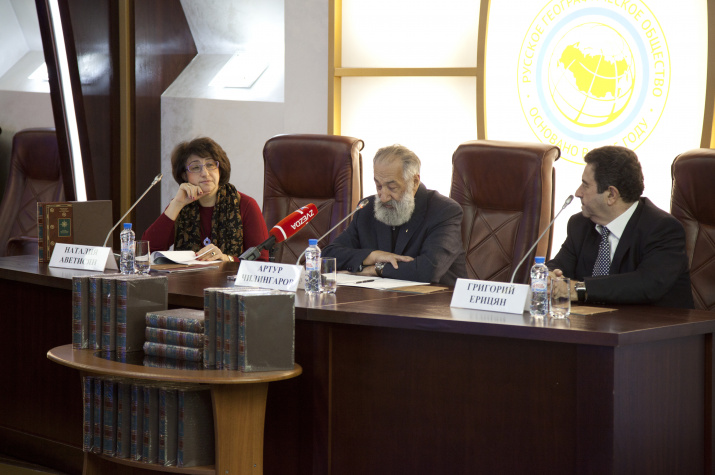 Генеральный директор издательства СЛОВО/SLOVO Наталия Аветисян, Первый Вице-президент Общества Артур Чилингаров, издатель Григорий Ерицян