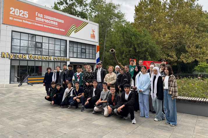 После НЕурока о географии Победы. Фото Дагестанского отделения РГО
