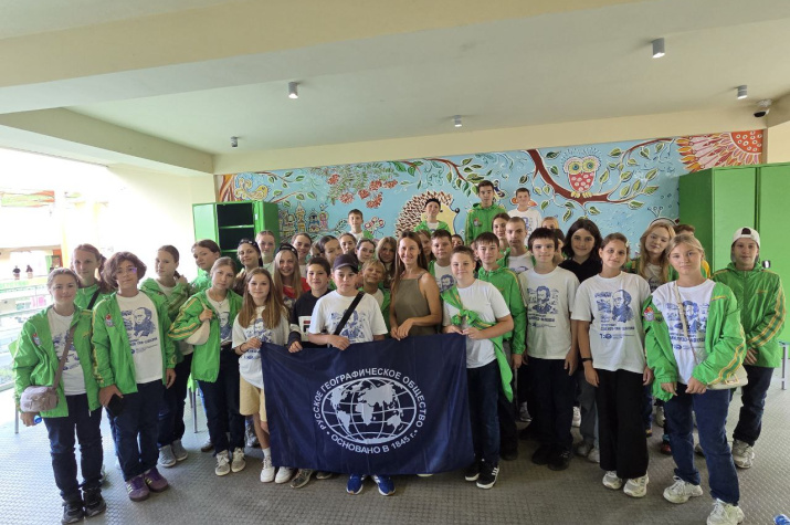 Участники смены с Ларисой Буториной. Фото: Мир открытий