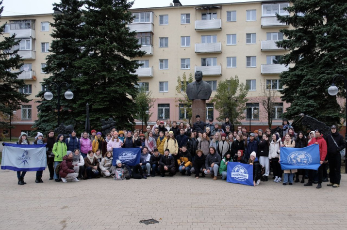 Участники экспедиции по изучению качество городской среды Клина. Фото представлено Молодежным клубом РГО на базе МГУ им. М.В. Ломоносова