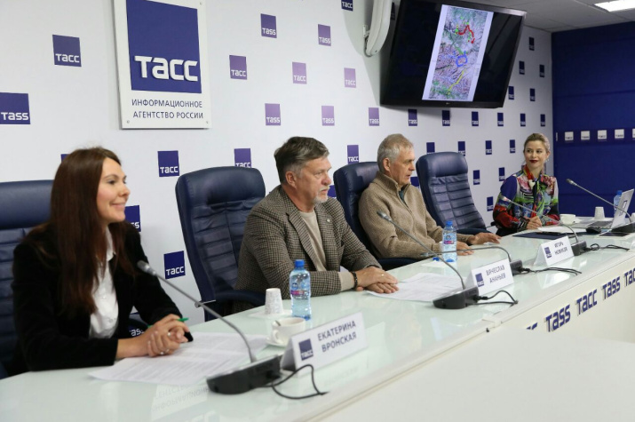 На пресс-конференции в ТАСС. Фото: Антон Шутов/ТАСС