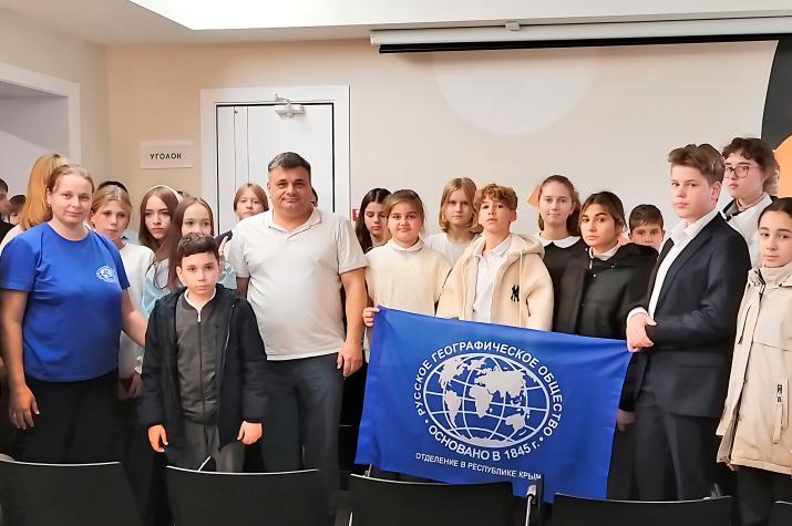 Встреча с летчиком-испытателем Валерием Епанчинцевым Фото: Судакское местное отделение РГО